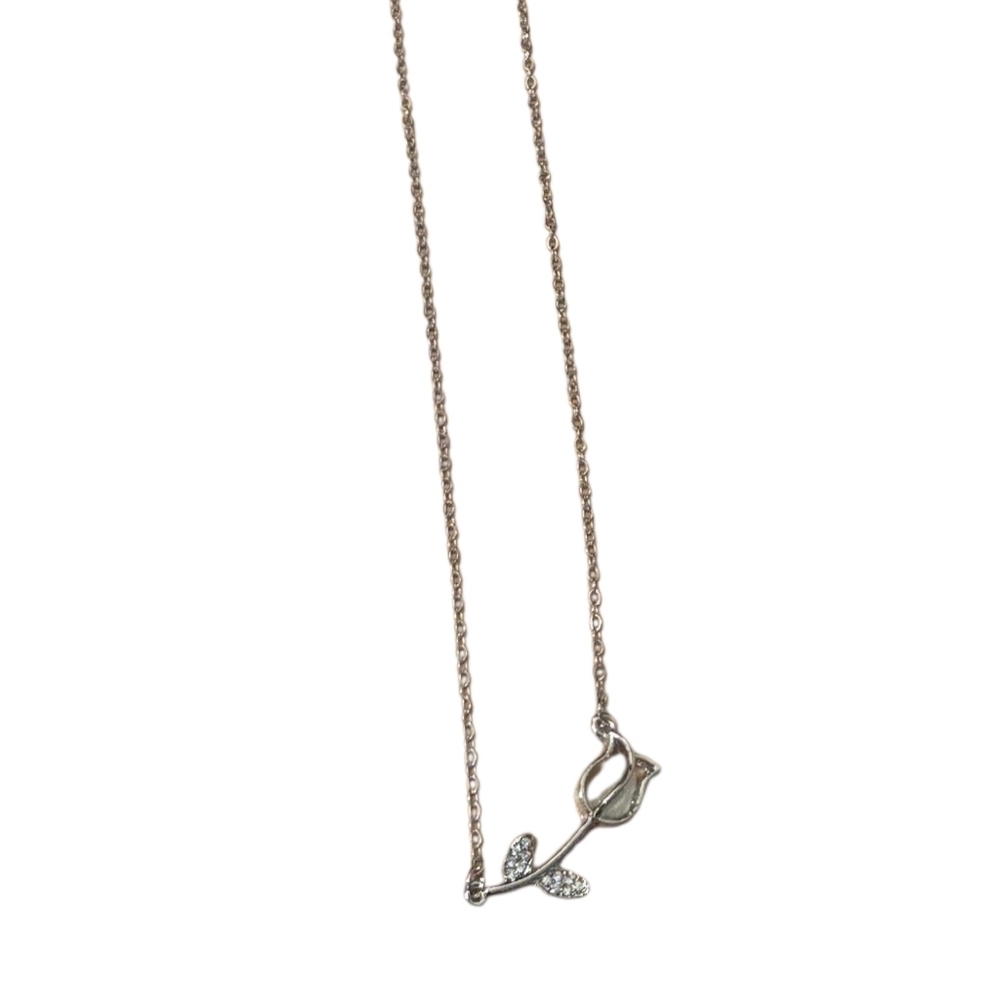 Silver Necklace with Flower Pendant